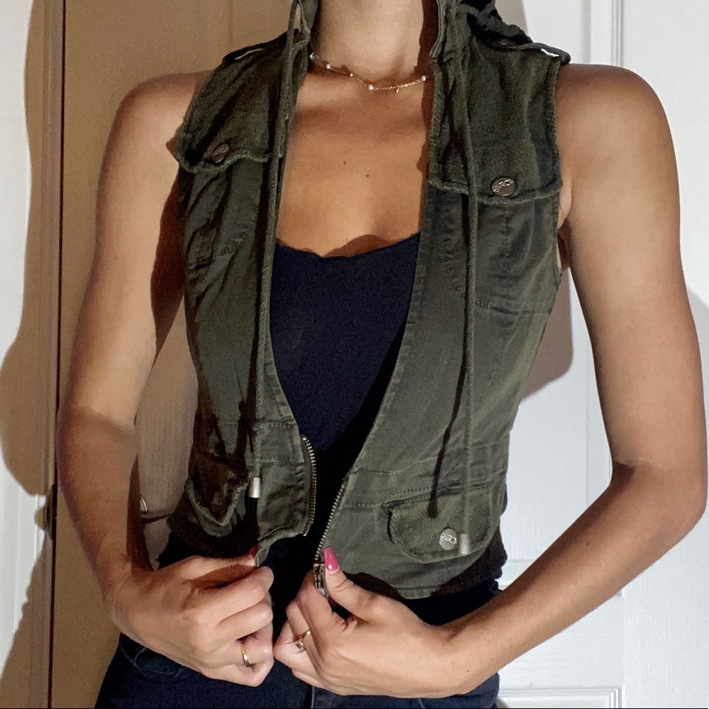 LaRok Army Utility Vest w/ Detachable Hood